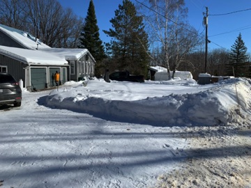 U-shaped driveway